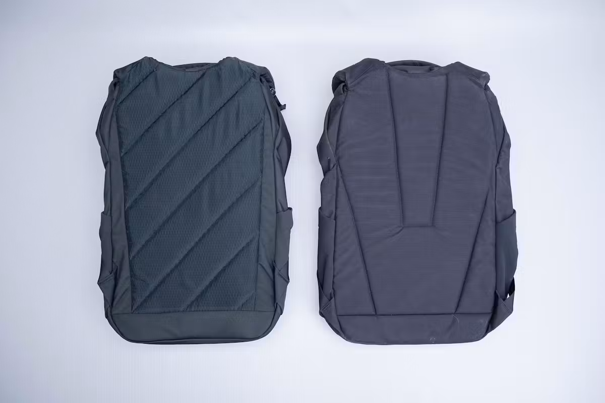 EVERGOODS Civic 半拉链 22L (V2) 背板对比 EVERGOODS Civic 半拉链 22L (V2) 背板对比