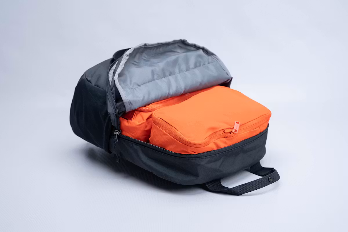 Patagonia Atom 手提包满置状态