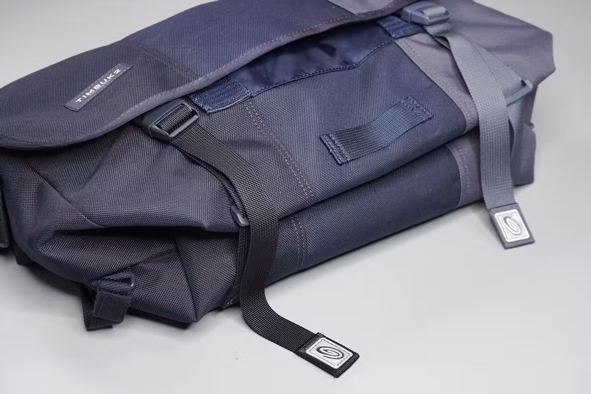 Timbuk2 经典邮差包压缩带
