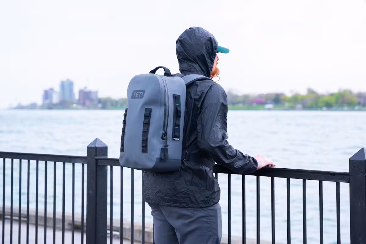 YETI Panga 28L 防水背包侧面轮廓 YETI Panga 28L 防水背包侧面轮廓
