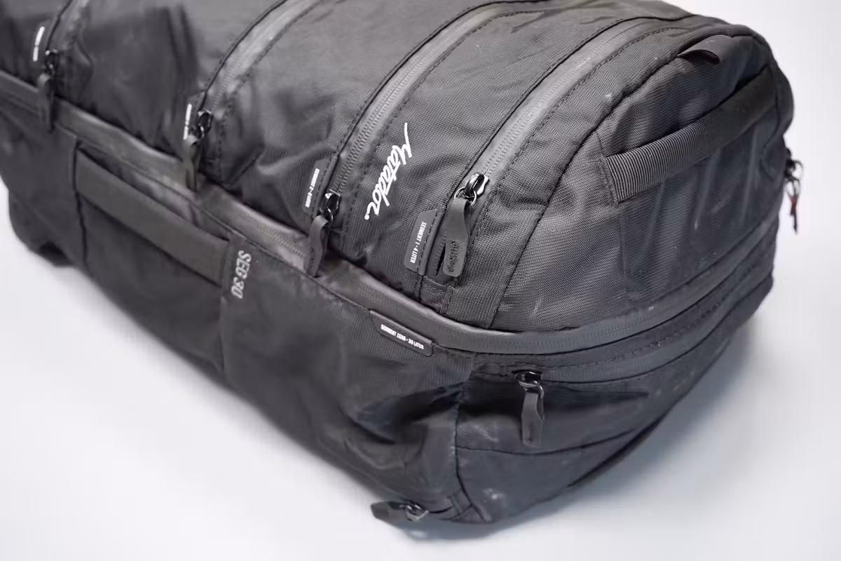 Matador SEG30 背包 | 顶部和侧面提手 Matador SEG30 背包 | 顶部和侧面提手