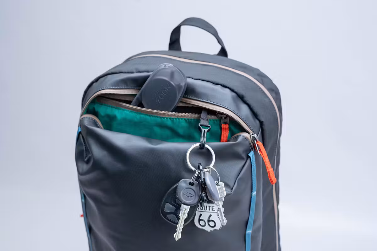 Cotopaxi Vaya 18L 背包(Cada Dia)钥匙扣 Cotopaxi Vaya 18L 背包(Cada Dia)钥匙扣