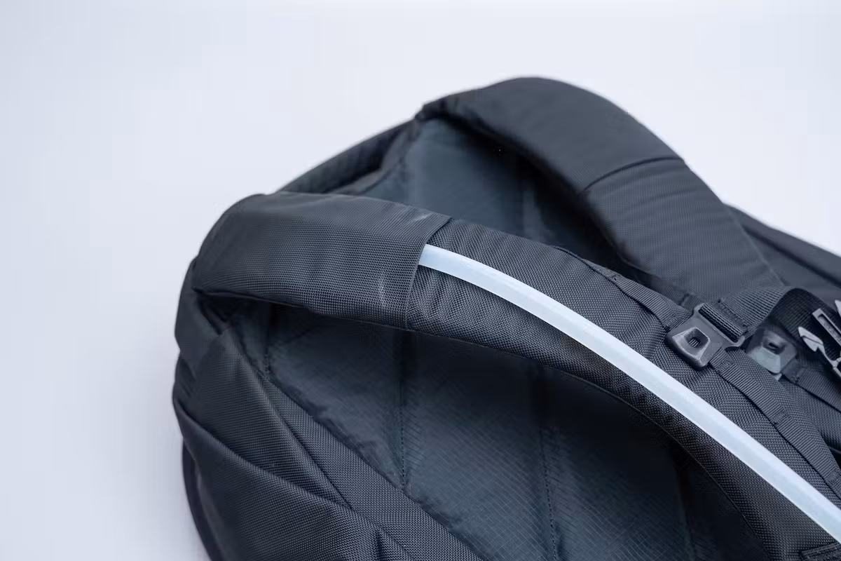 EVERGOODS Civic 半拉链 22L (V2) 水袋软管 EVERGOODS Civic 半拉链 22L (V2) 水袋软管