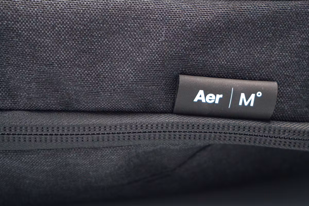 Aer x Ministry of Supply Collab 标志和材料 Aer x Ministry of Supply Collab 标志和材料
