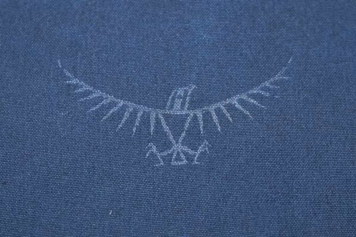 Osprey Arcane Large 日用背包品牌标识
