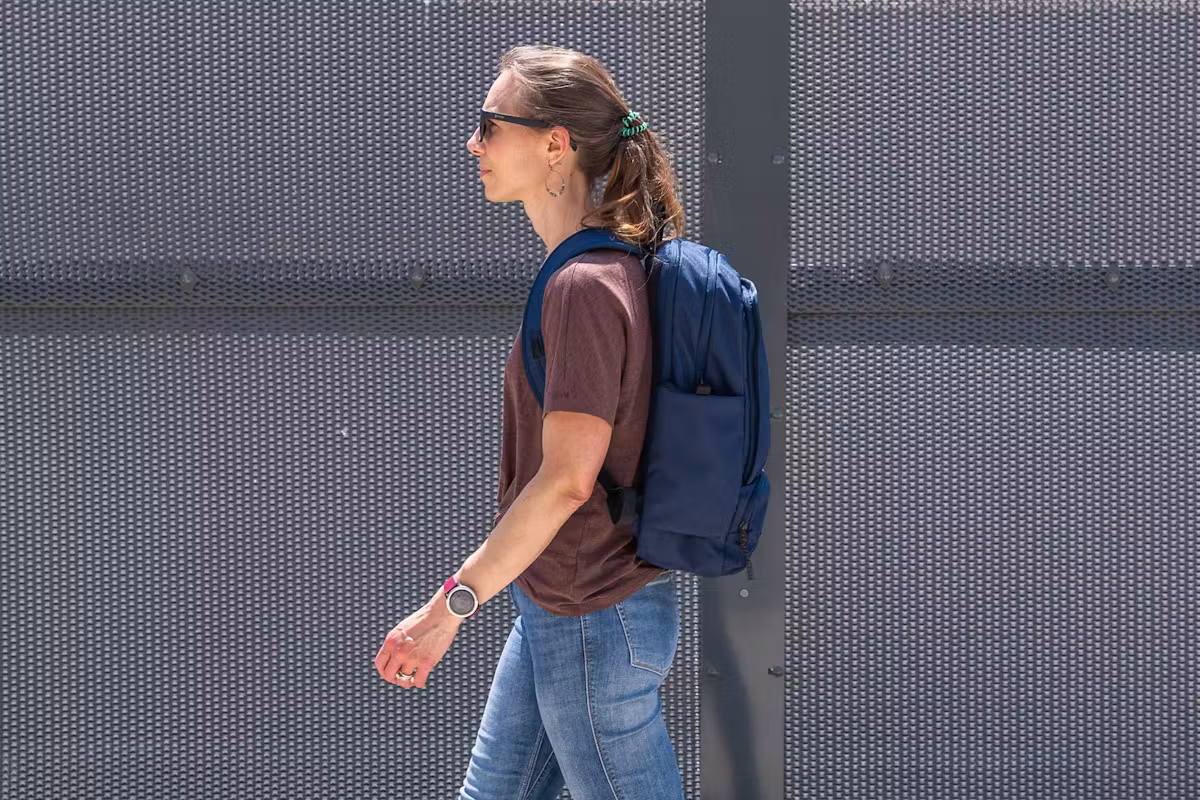 Timbuk2 Q 笔记本电脑背包 2.0 侧面轮廓