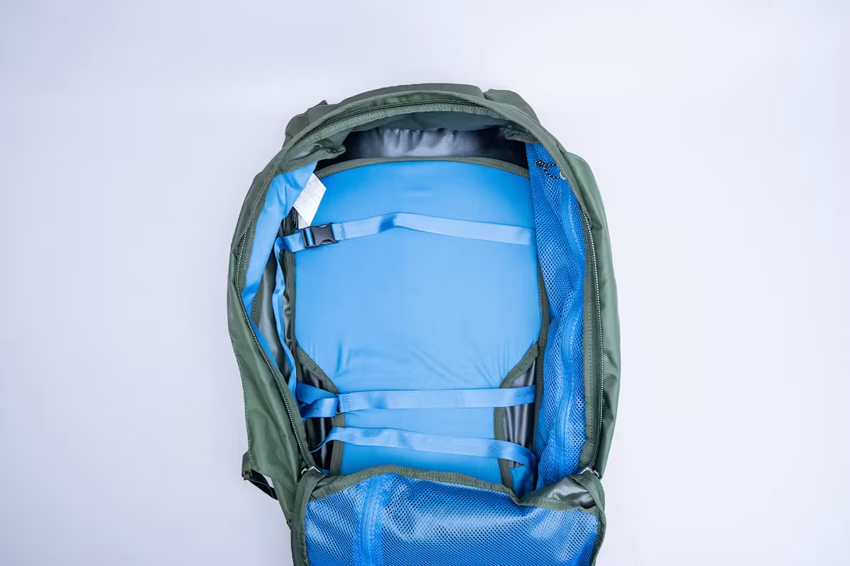 Osprey Farpoint 55 旅行背包空置状态 Osprey Farpoint 55 旅行背包空置状态