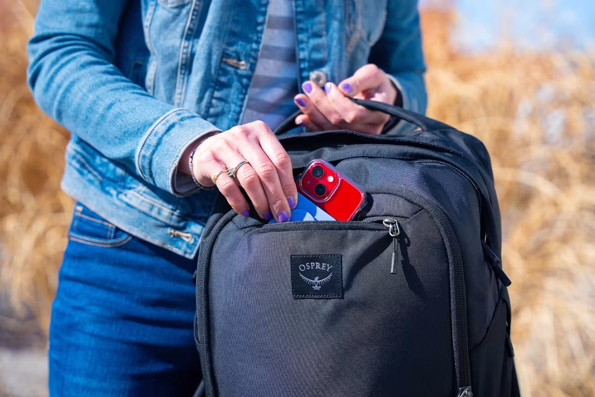 Osprey Aoede Airspeed 背包使用中 Osprey Aoede Airspeed 背包使用中
