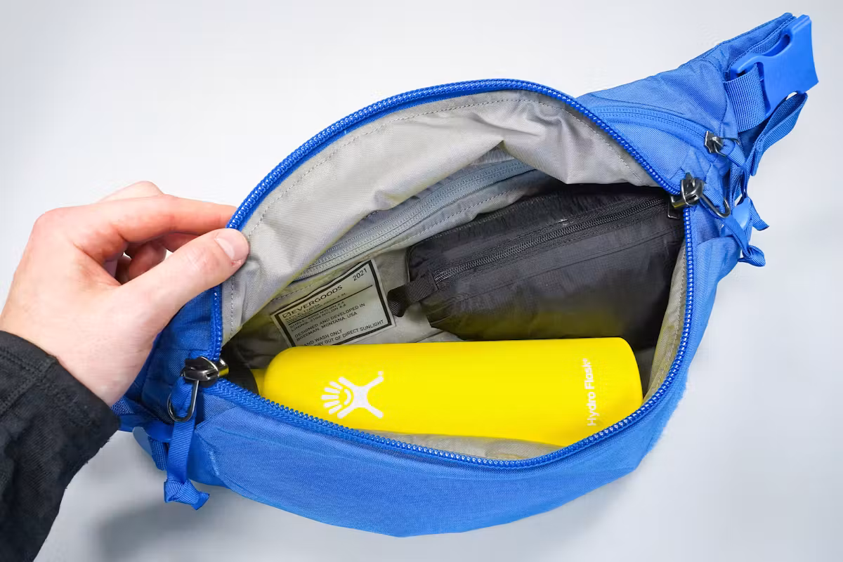 EVERGOODS 山地腰包 3.5L | 主隔层 - 已装满 EVERGOODS 山地腰包 3.5L | 主隔层 - 已装满