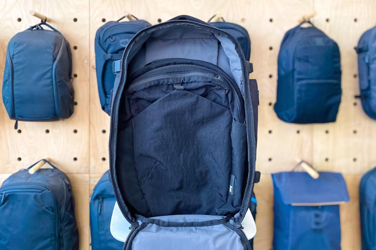 Aer Go Pack 2 装在 Aer Travel Pack 3 中 Aer Go Pack 2 装在 Aer Travel Pack 3 中