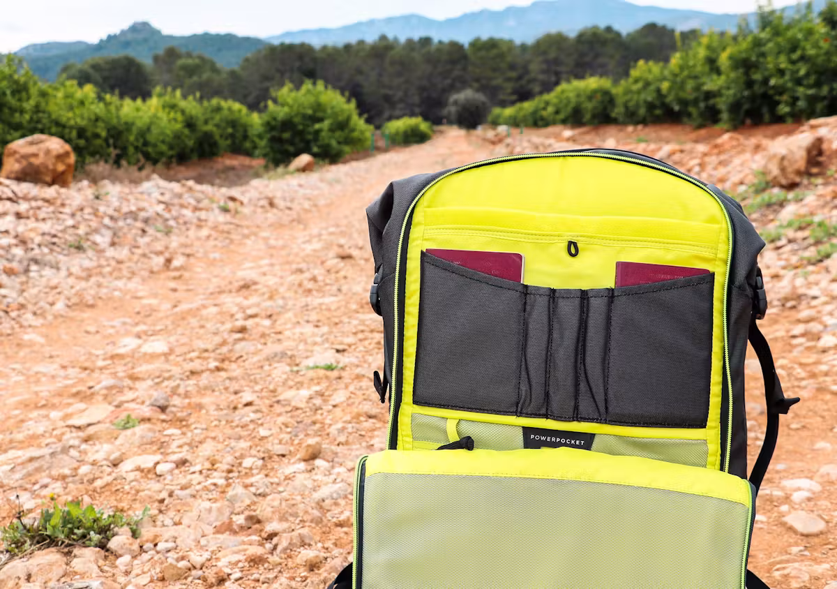 Thule Subterra 对比鲜明的霓虹绿 Thule Subterra 对比鲜明的霓虹绿