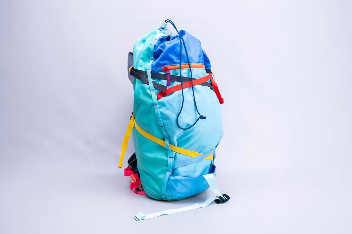 Cotopaxi Tarak 20L 背包 (Del Dia) 在工作室 Cotopaxi Tarak 20L 背包 (Del Dia) 在工作室