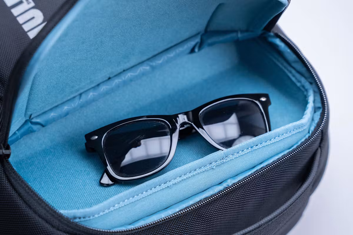 Thule Accent 26L 背包太阳镜口袋 Thule Accent 26L 背包太阳镜口袋