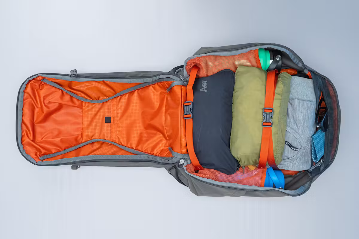 Gregory Detour 40 背包内部主隔层已装满 Gregory Detour 40 背包内部主隔层已装满