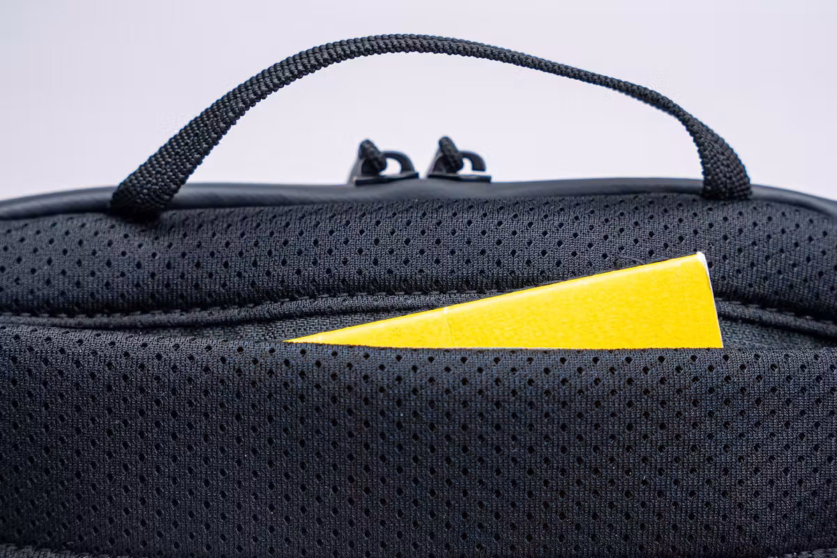 Thule Aion 斜挎包后袋