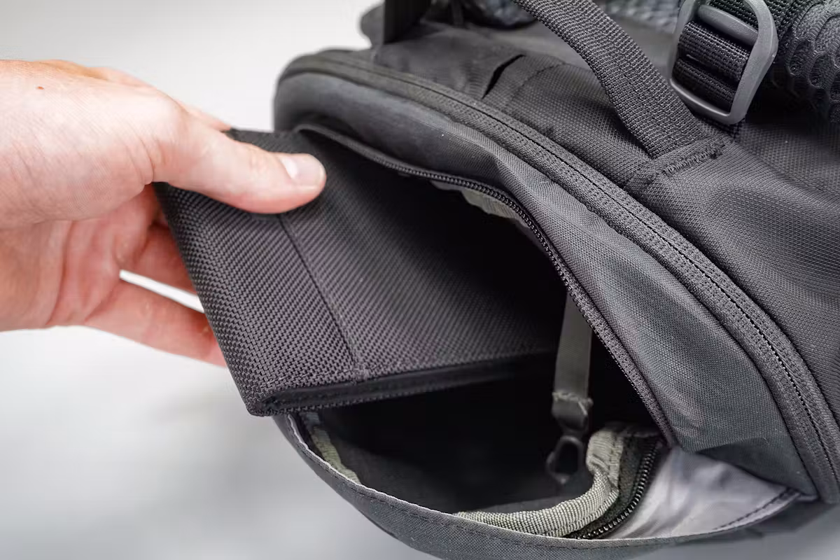 Kelty Redwing 40 顶部快速取物口袋 Kelty Redwing 40 顶部快速取物口袋