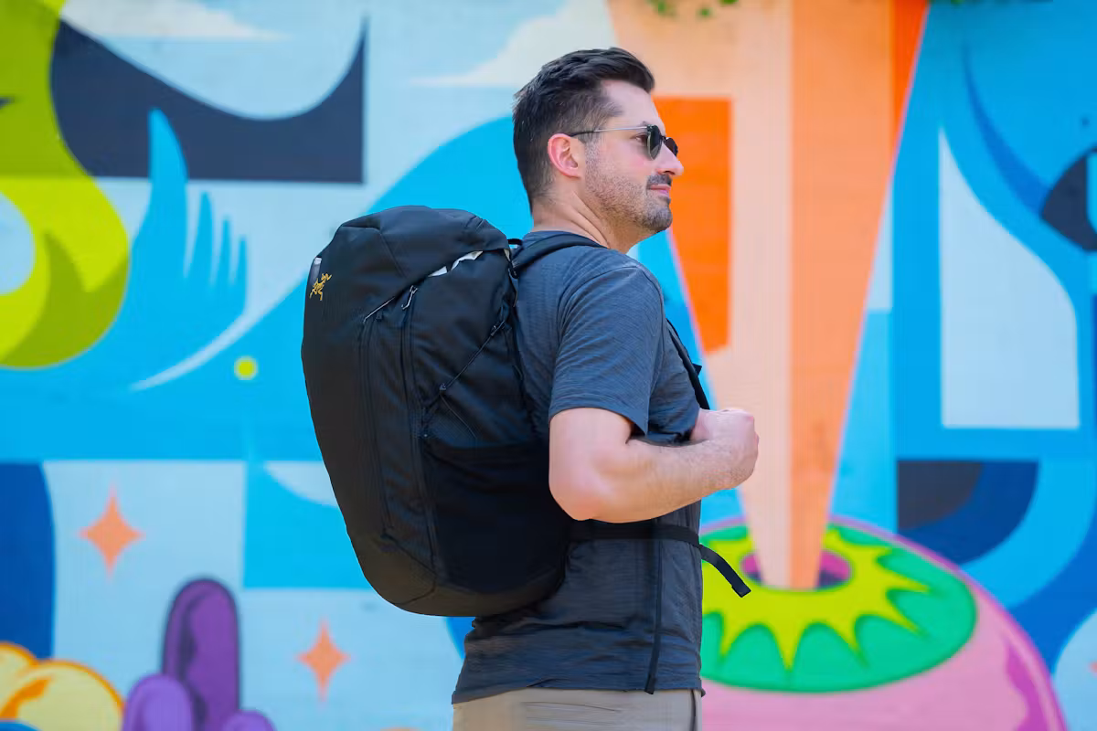 Arc'teryx Mantis 30 背包侧面 Arc'teryx Mantis 30 背包侧面