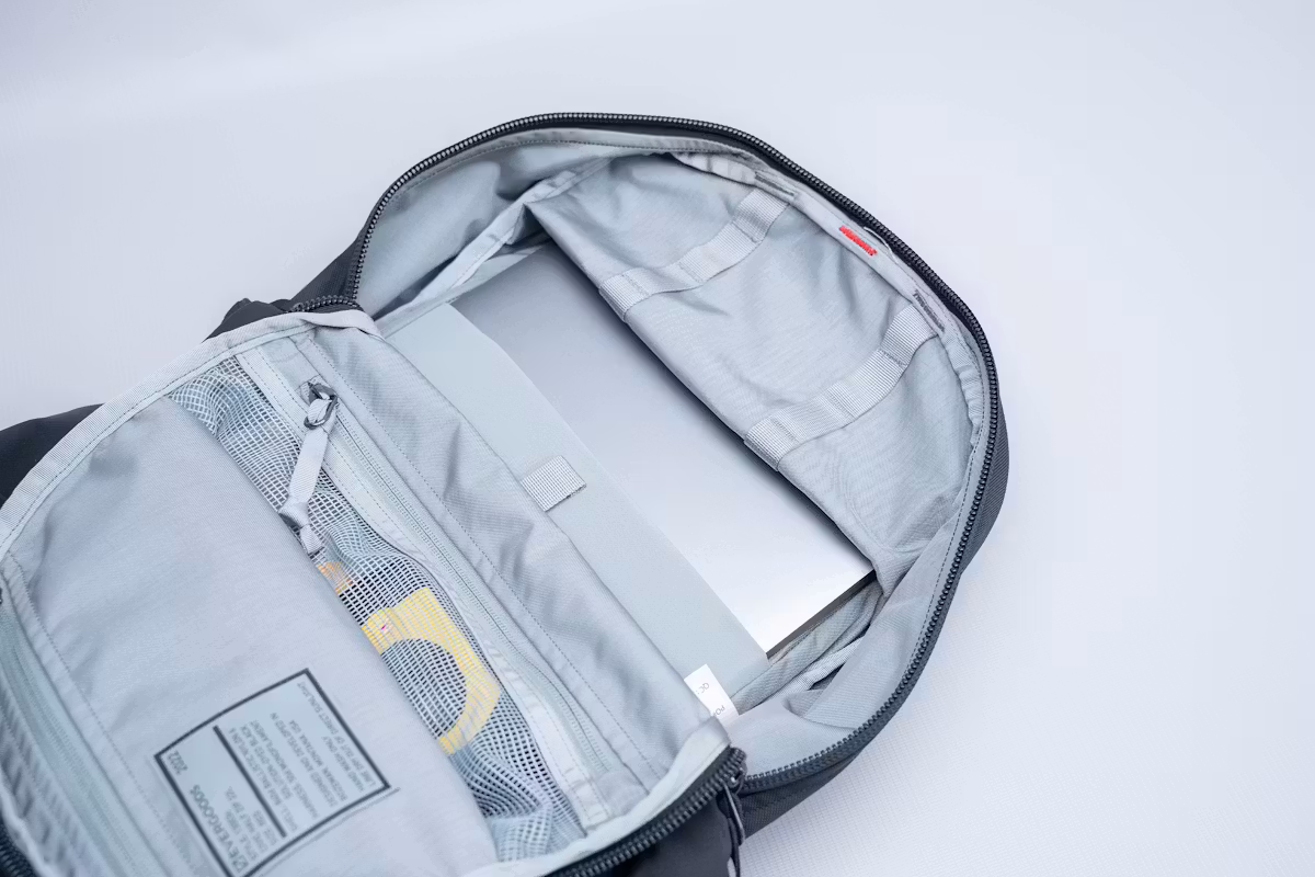 EVERGOODS Civic 半拉链 22L (V2) 笔记本电脑仓 EVERGOODS Civic 半拉链 22L (V2) 笔记本电脑仓