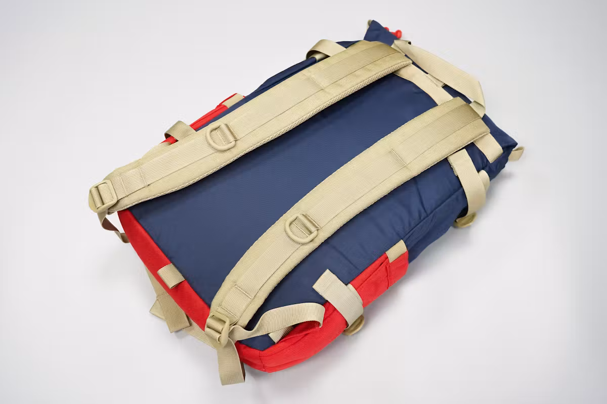 Topo Designs Rover Pack Classic | 简易的背带系统可搭配可选的胸带和腰带,需另行购买。 Topo Designs Rover Pack Classic | 简易的背带系统可搭配可选的胸带和腰带,需另行购买。