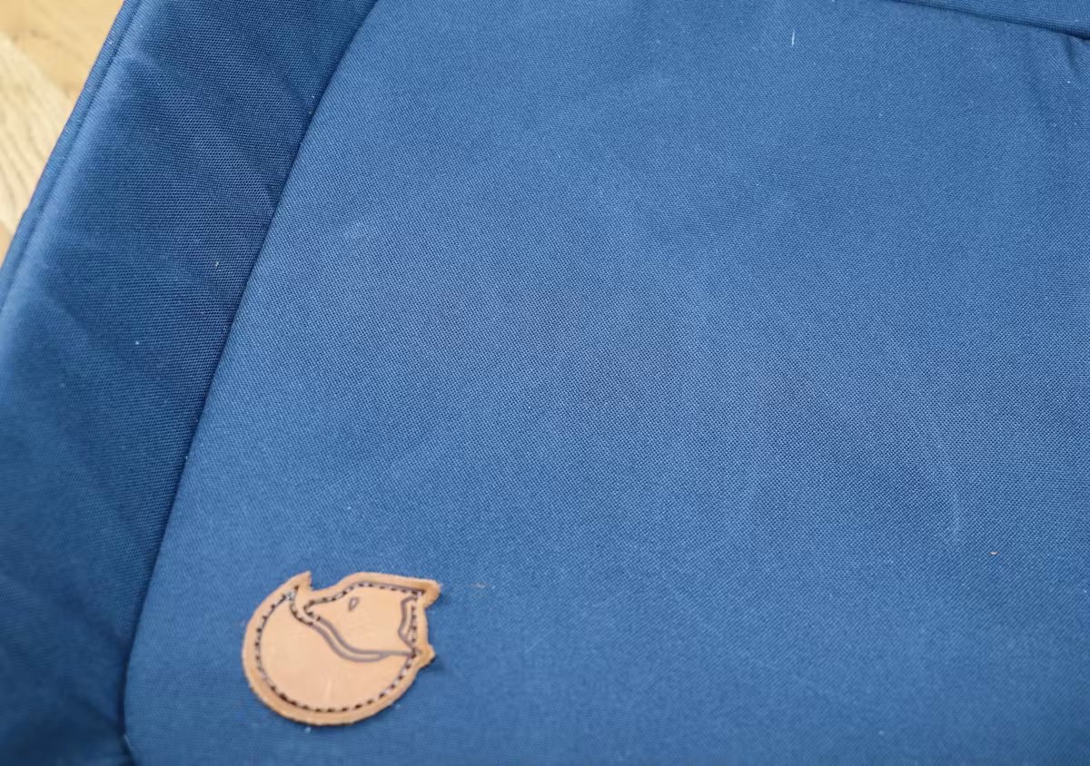 Fjallraven 旅行包面料上的痕迹 Fjallraven 旅行包面料上的痕迹