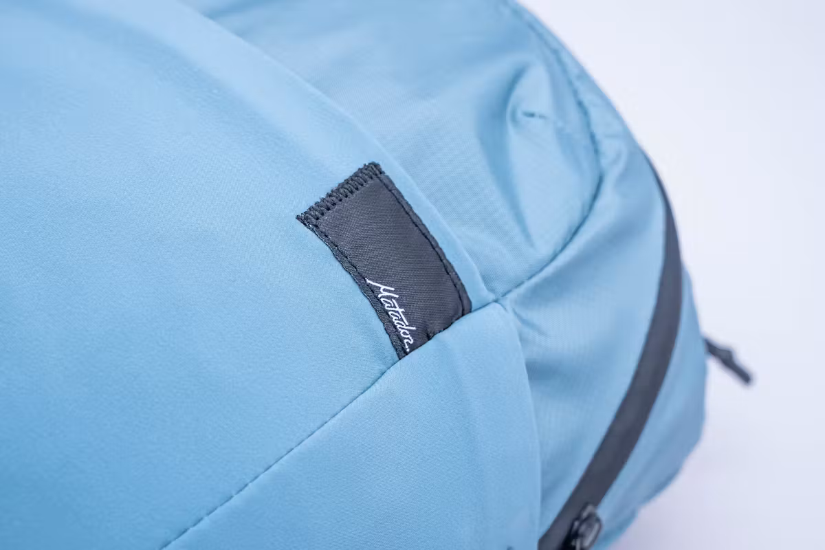 Matador Refraction 可折叠背包品牌标识 Matador Refraction 可折叠背包品牌标识