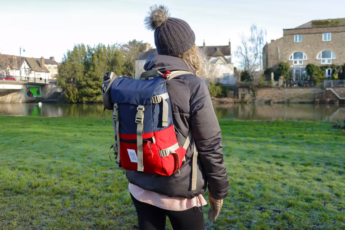 Topo Designs Rover Pack Classic | 双色设计使其在风景中脱颖而出 Topo Designs Rover Pack Classic | 双色设计使其在风景中脱颖而出