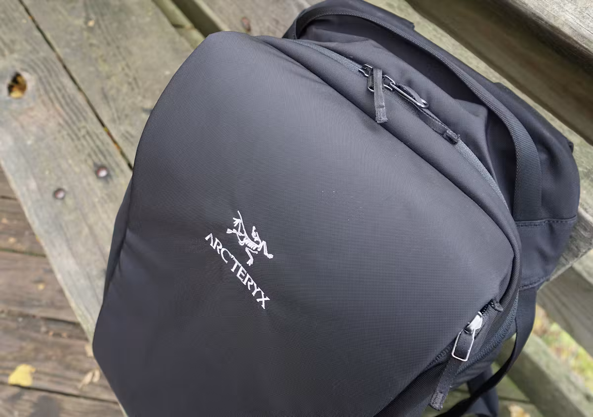 Arc'teryx Blade 28 背包在野外 Arc'teryx Blade 28 背包在野外