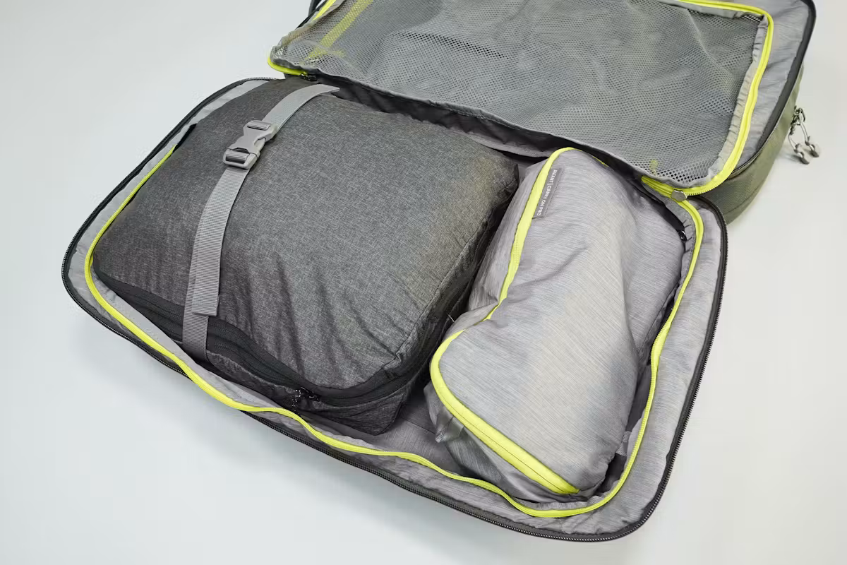 Deuter AViANT Carry On Pro 36 主隔层已装满 Deuter AViANT Carry On Pro 36 主隔层已装满