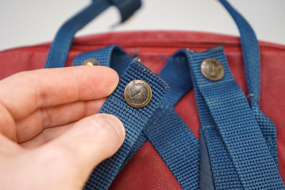 Fjallraven Kanken 13英寸笔记本电脑背包,按扣式,北极狐标志 Fjallraven Kanken 13英寸笔记本电脑背包,按扣式,北极狐标志