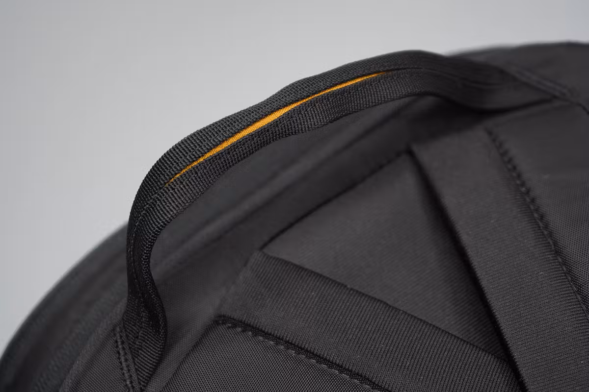 The North Face Kaban 背包顶部提手