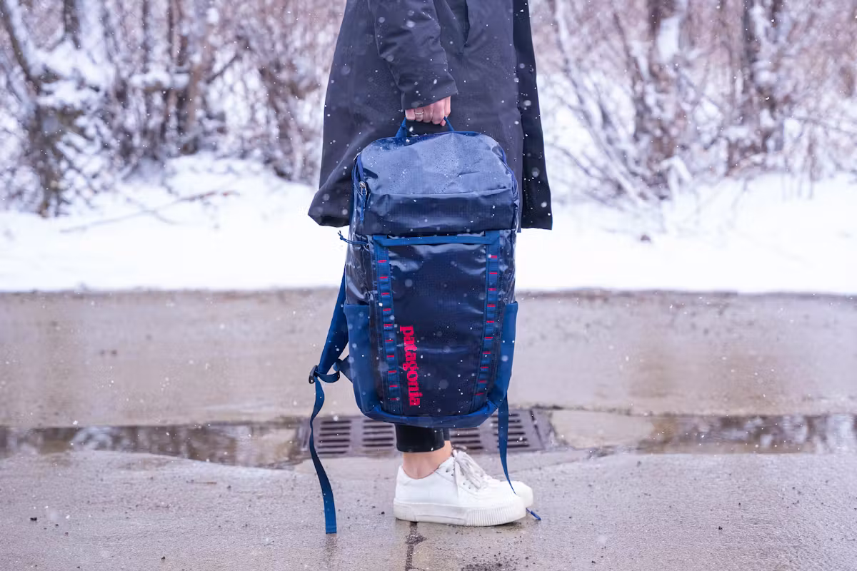 Patagonia Black Hole Pack 32L 提手 Patagonia Black Hole Pack 32L 提手