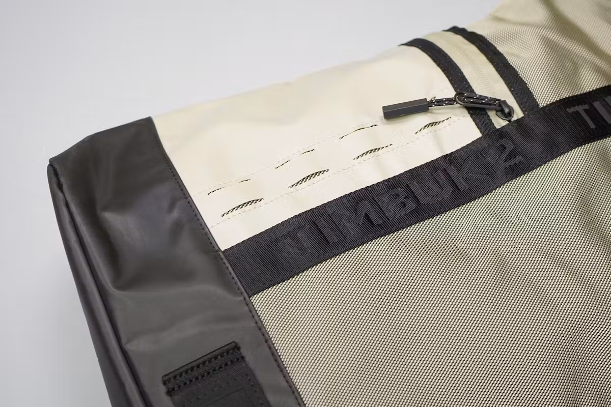 Timbuk2 科技手提袋 | 材质和标志 Timbuk2 科技手提袋 | 材质和标志