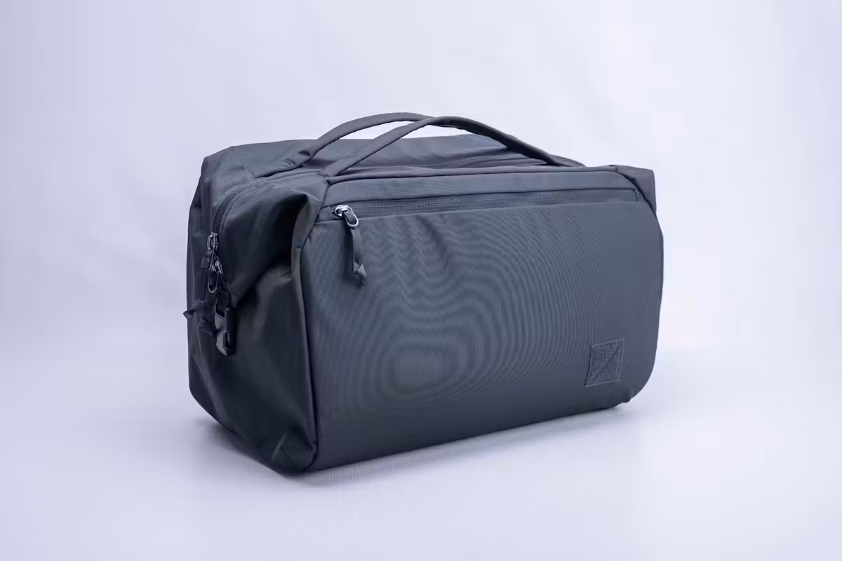 EVERGOODS Transit Duffel 35L 在工作室