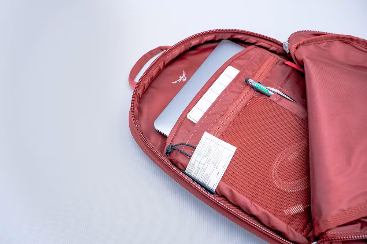 osprey-arcane-small-10l-笔记本电脑隔层