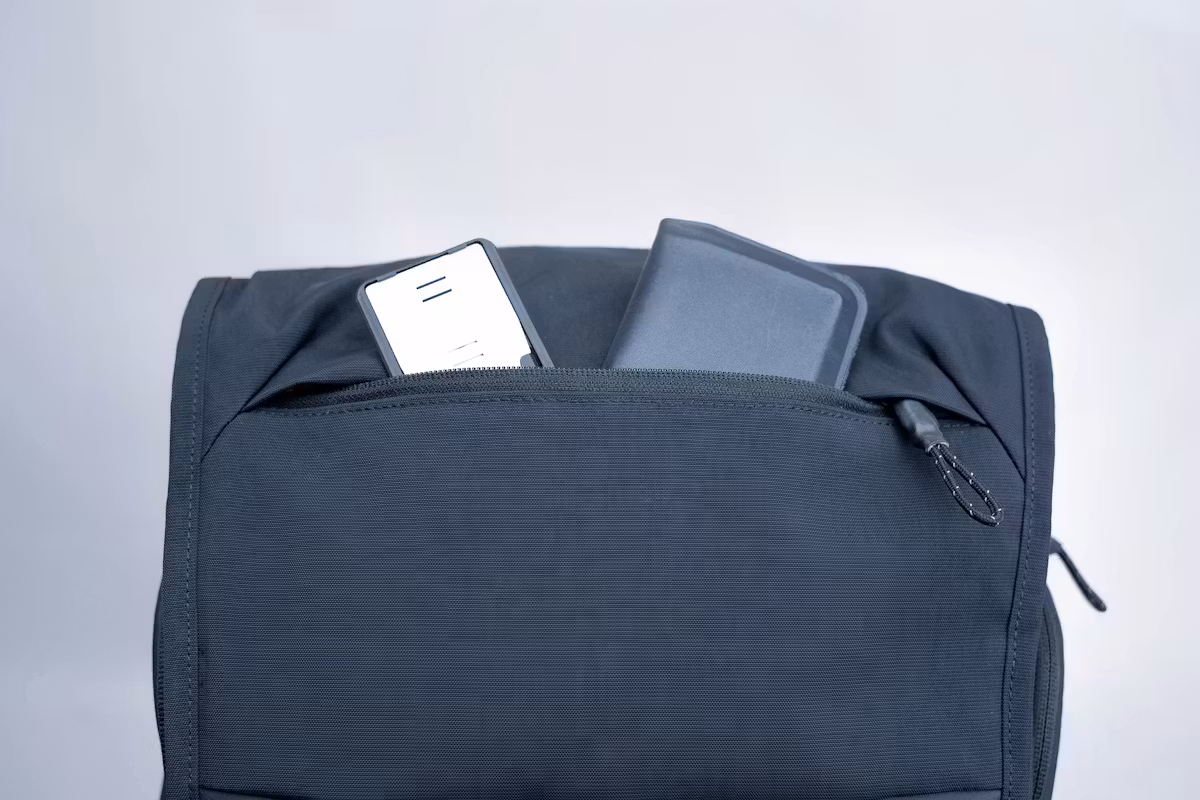 Thule Paramount (27升) 顶部口袋