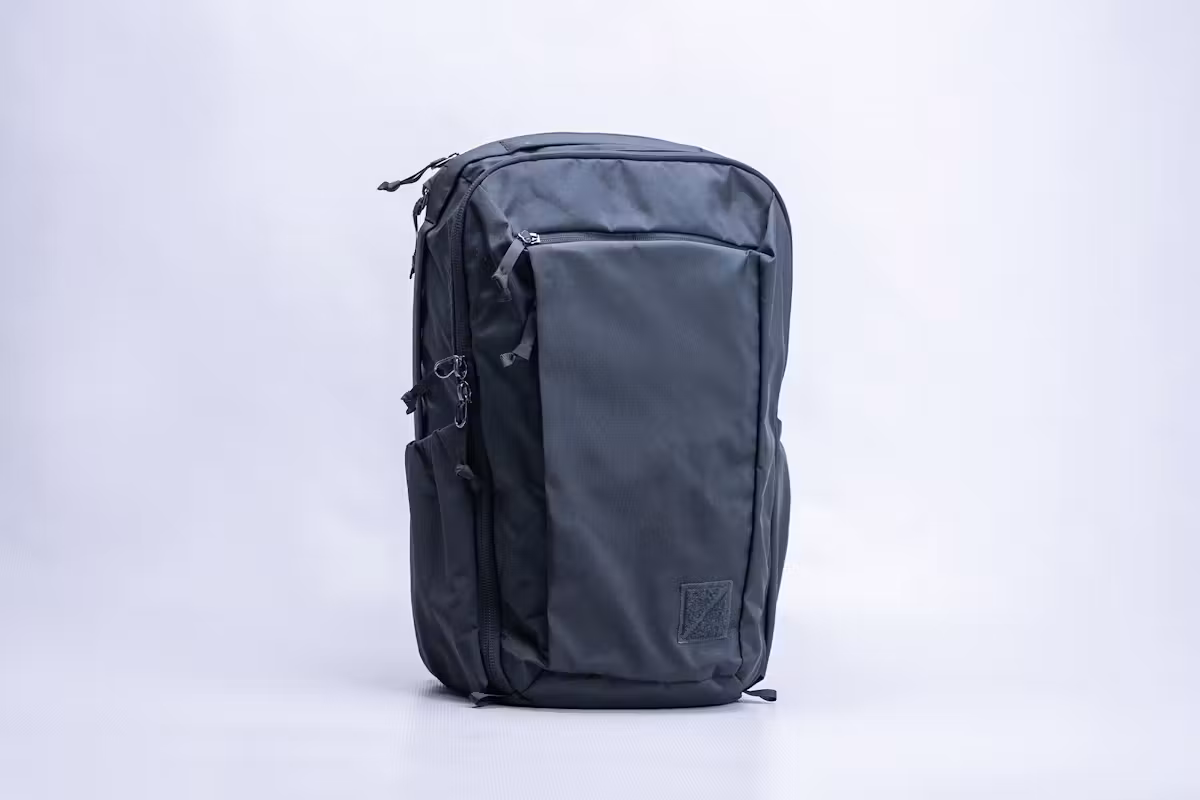 EVERGOODS Civic 旅行包 26L 在工作室