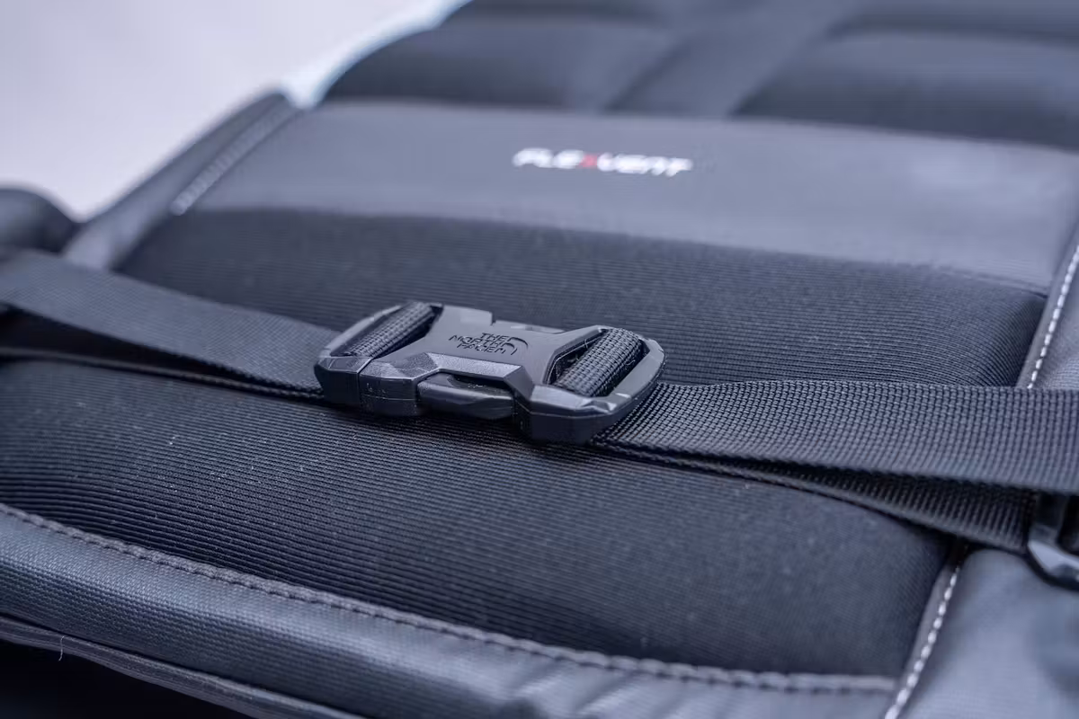 The North Face Router 背包扣具