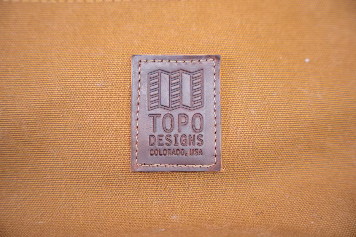 Topo Designs 通勤公文包帆布品牌标识 Topo Designs 通勤公文包帆布品牌标识