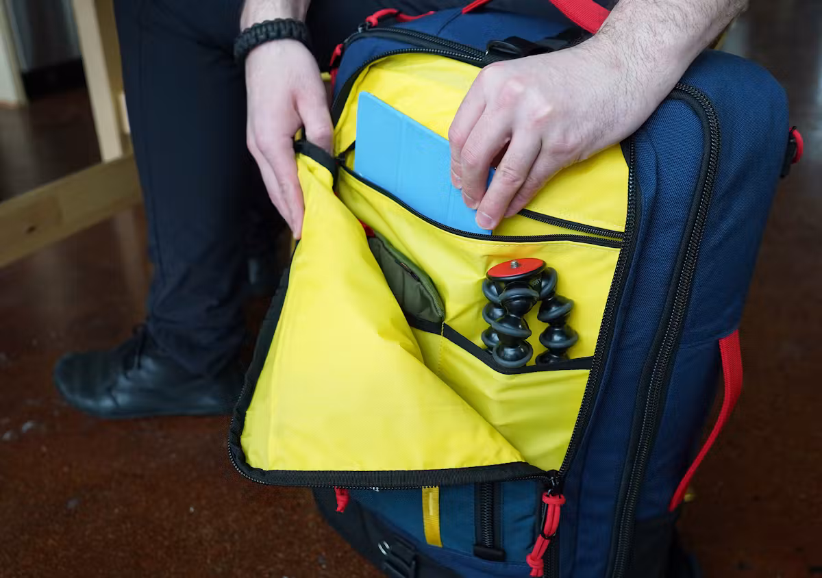 Topo Designs 40升旅行包,带马蹄形口袋 Topo Designs 40升旅行包,带马蹄形口袋