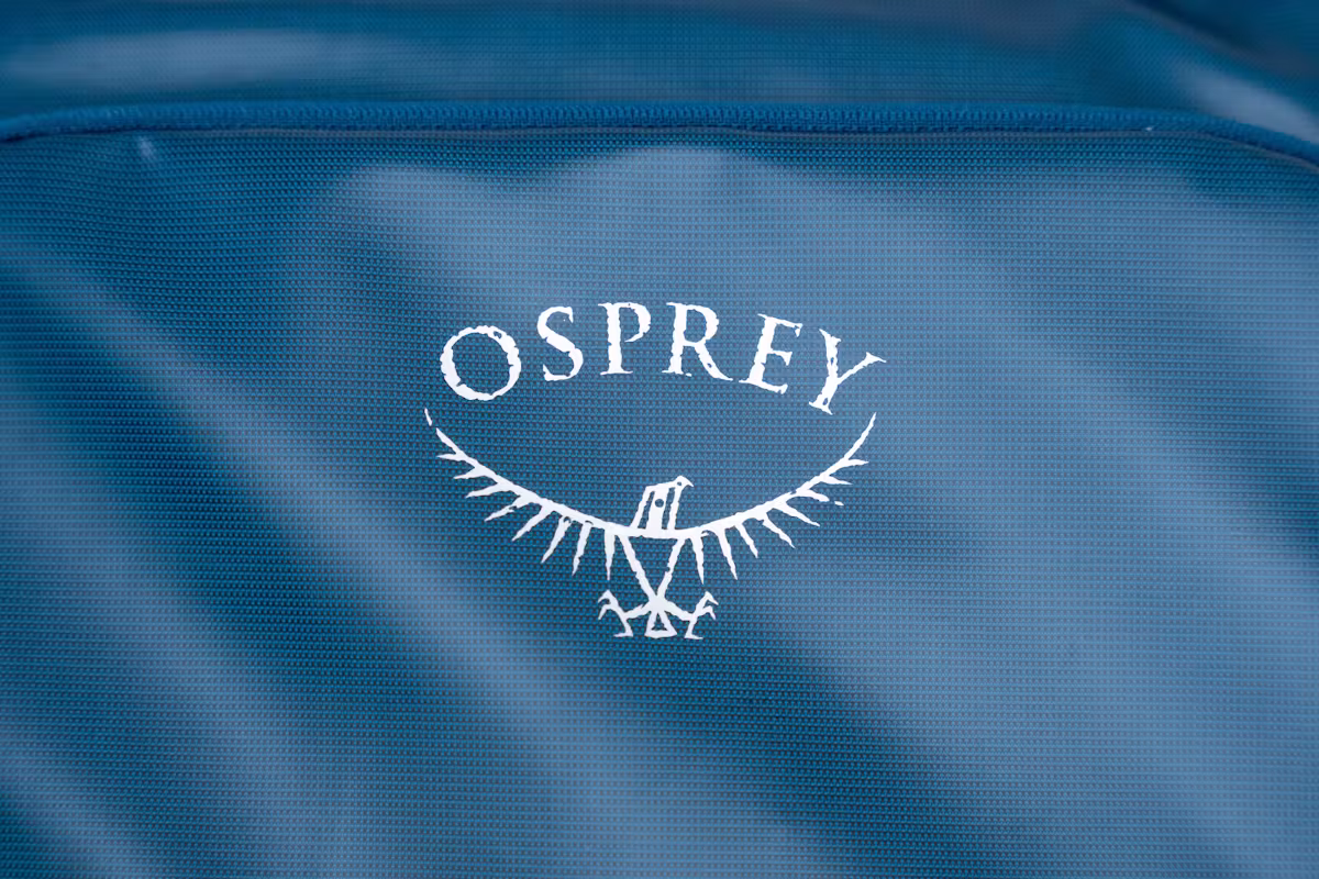 Osprey Transporter Global Carry-On 旅行背包品牌标识 Osprey Transporter Global Carry-On 旅行背包品牌标识