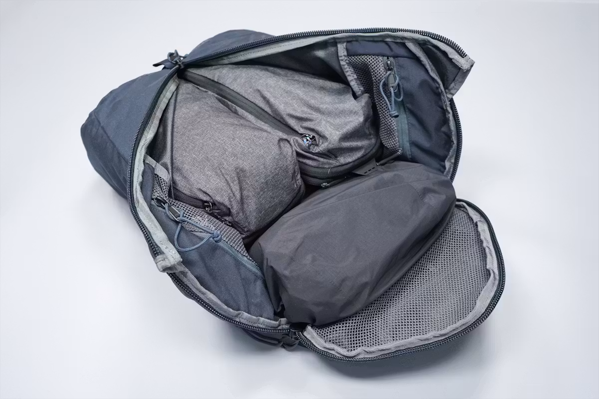 Mystery Ranch Urban Assault 21 主隔层已装满 Mystery Ranch Urban Assault 21 主隔层已装满