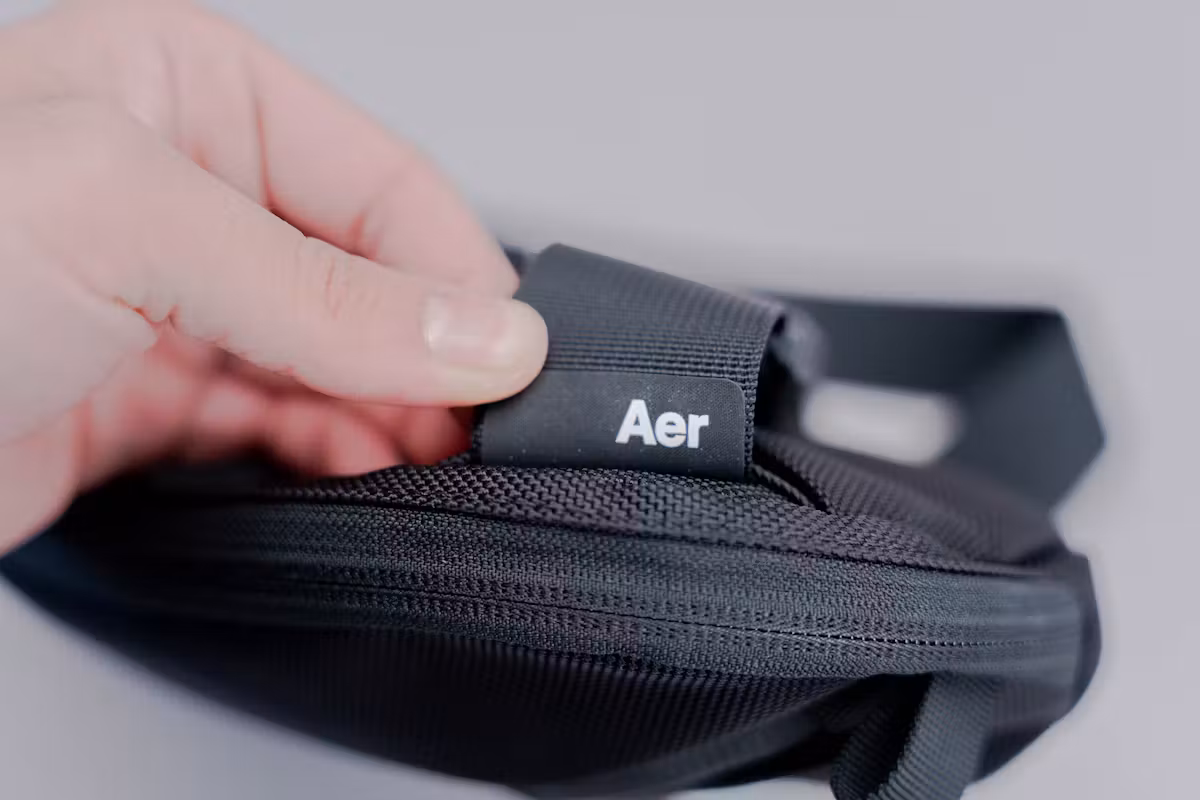 Aer Day Sling 3 品牌标识 Aer Day Sling 3 品牌标识