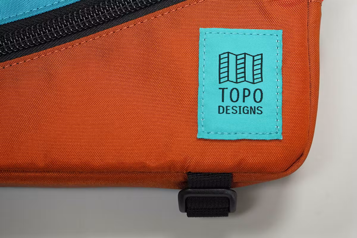 Topo Designs 迷你腰包品牌标识 Topo Designs 迷你腰包品牌标识