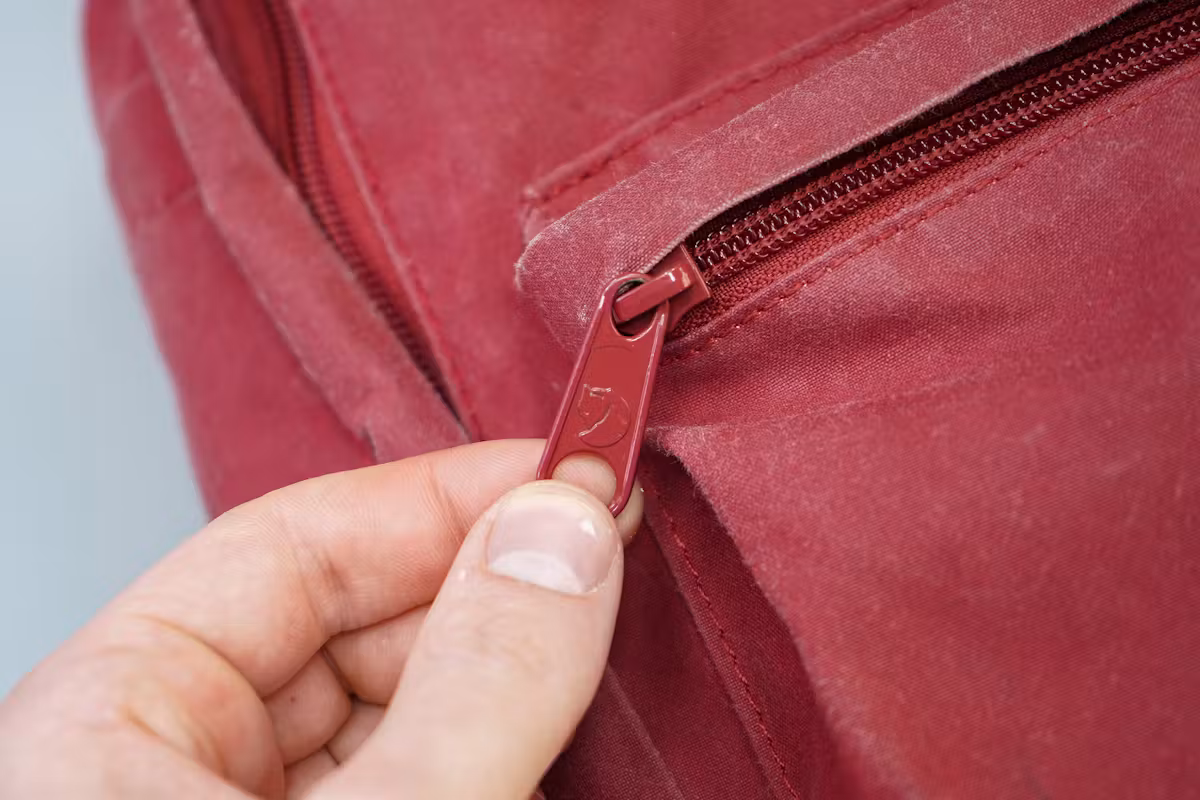 Fjallraven Kanken 13英寸笔记本电脑背包,北极狐标志,YKK拉链 Fjallraven Kanken 13英寸笔记本电脑背包,北极狐标志,YKK拉链