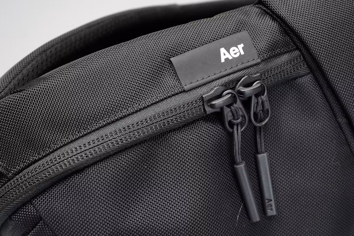 Aer Fit Pack 3 | 标志、面料和拉链 Aer Fit Pack 3 | 标志、面料和拉链