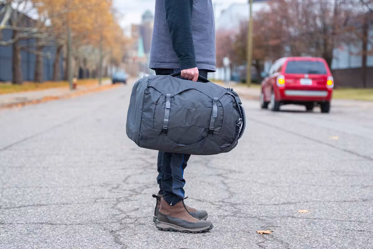 Osprey Farpoint 40 侧面提手