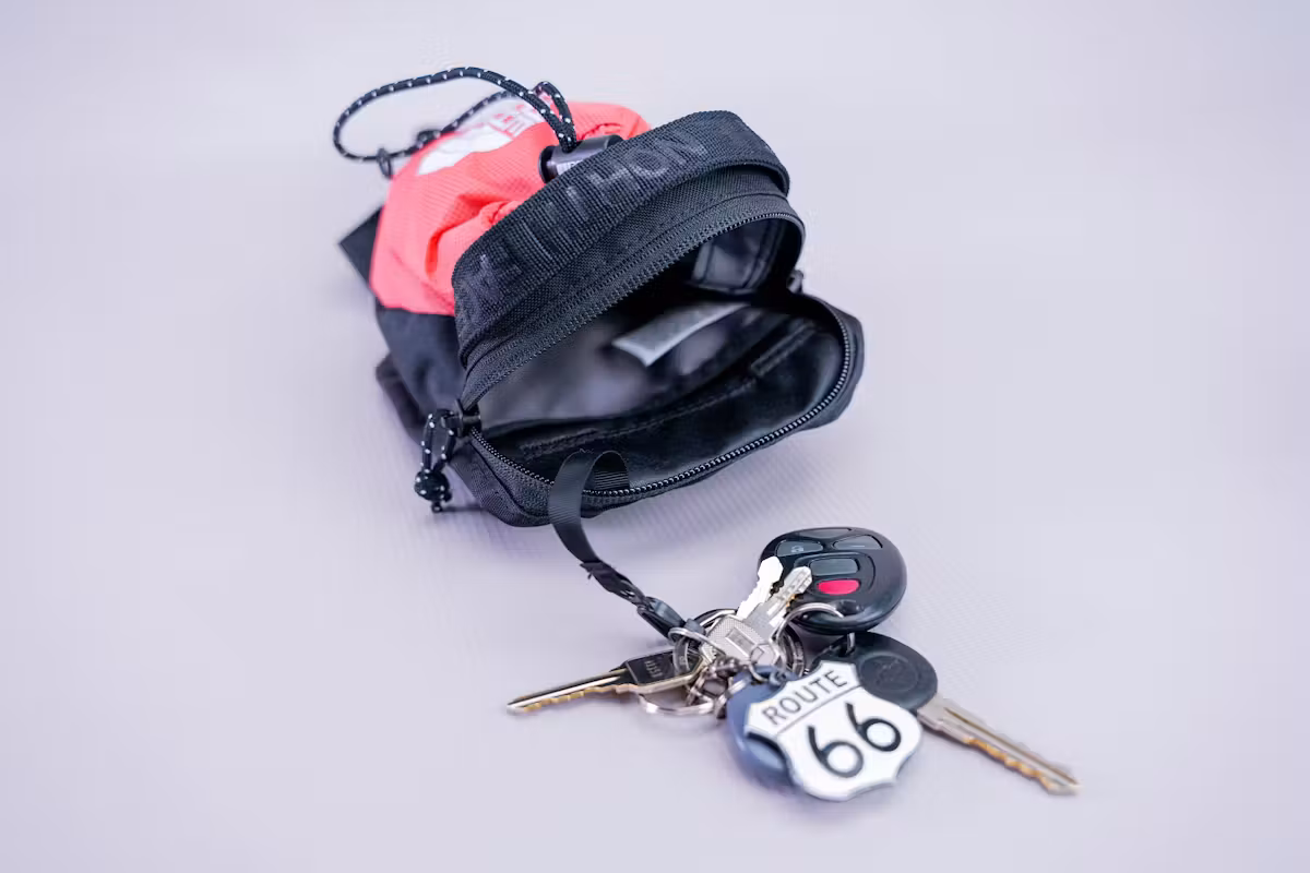 The North Face Bozer 斜挎包钥匙扣 The North Face Bozer 斜挎包钥匙扣