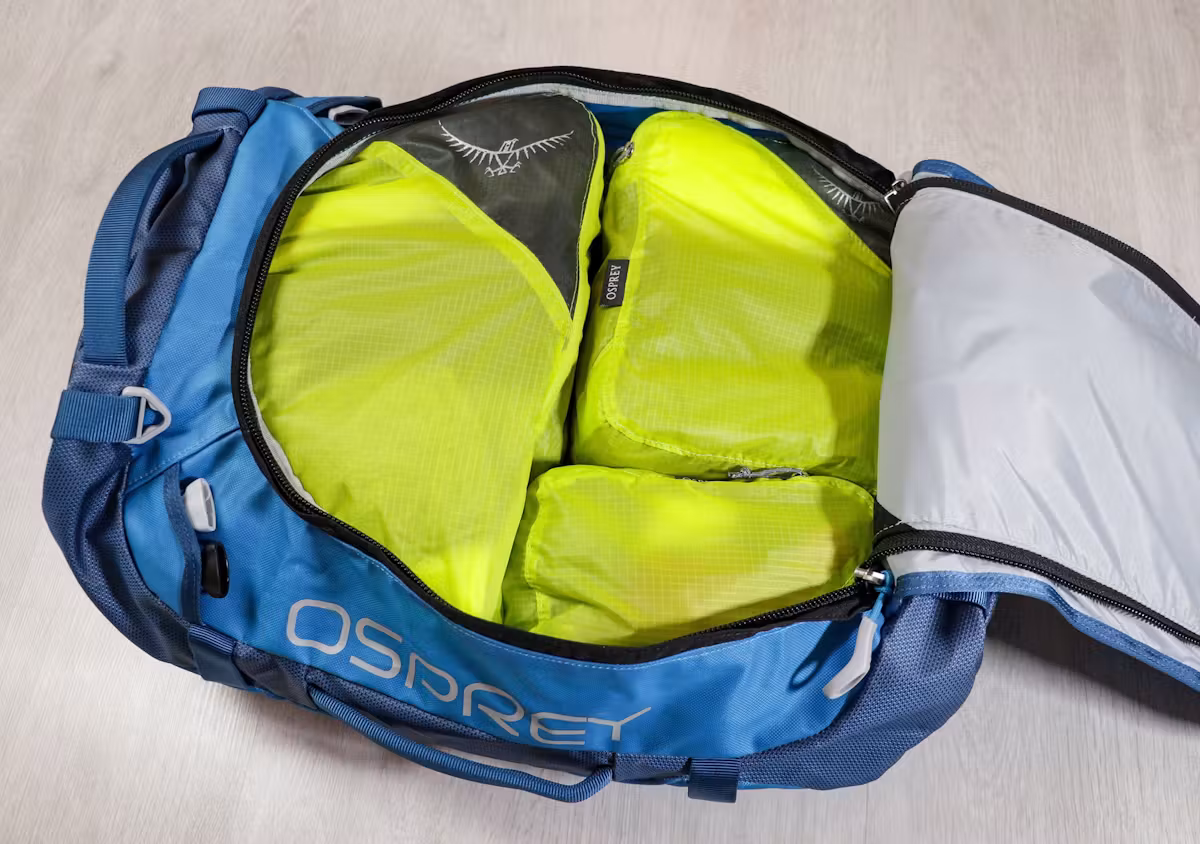 Osprey 超轻收纳包套装,装在 Osprey Transporter 40 中 Osprey 超轻收纳包套装,装在 Osprey Transporter 40 中