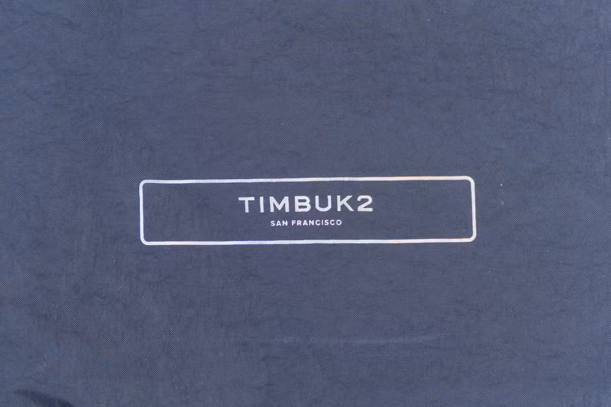 Timbuk2 可折叠旅行手提包品牌标识