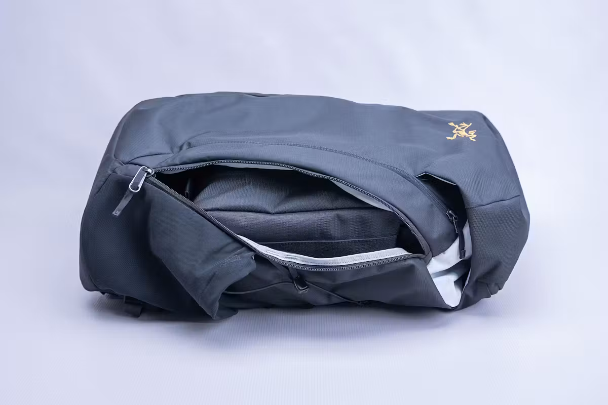 Arc'teryx Mantis 30 背包侧开口 Arc'teryx Mantis 30 背包侧开口